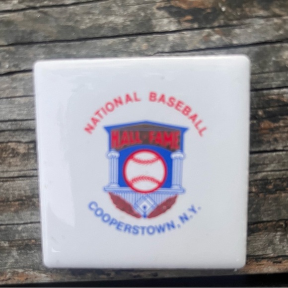 BUNDLE OF VINTAGE BASEBALL HALL OF FAME COOPERSTOWN MAGNETS (10) - Picture 4 of 14